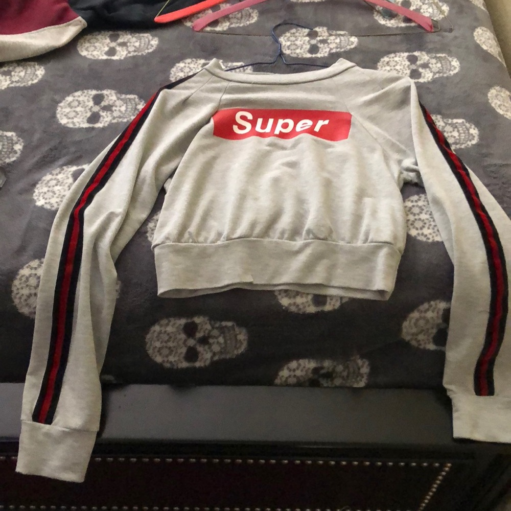 Super long sleeve crop top